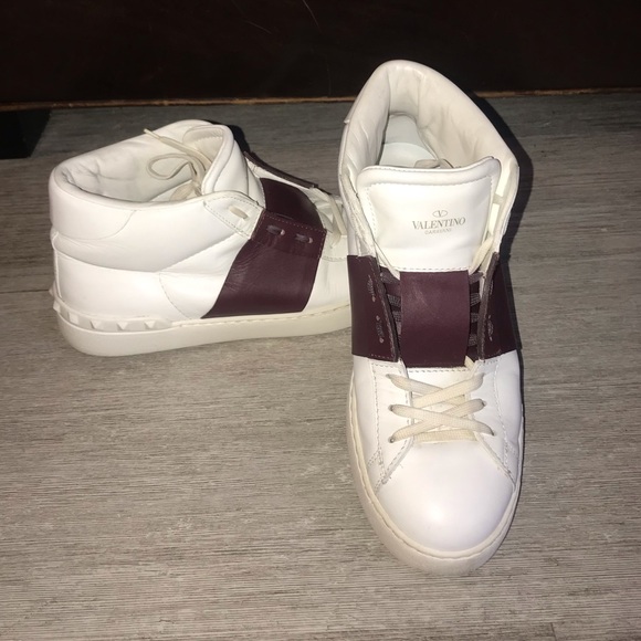 Authentic Valentino Rockstud Sneakers - Picture 1 of 6
